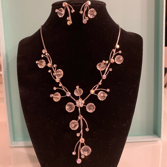 Crystal Statement Necklace and Earrings - Picture 2 of 4